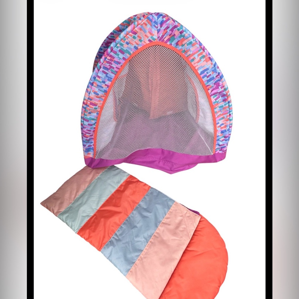 American Girl S'More Fun Camping tent and sleeping bag for 18 inch Dolls - Picture 3 of 7